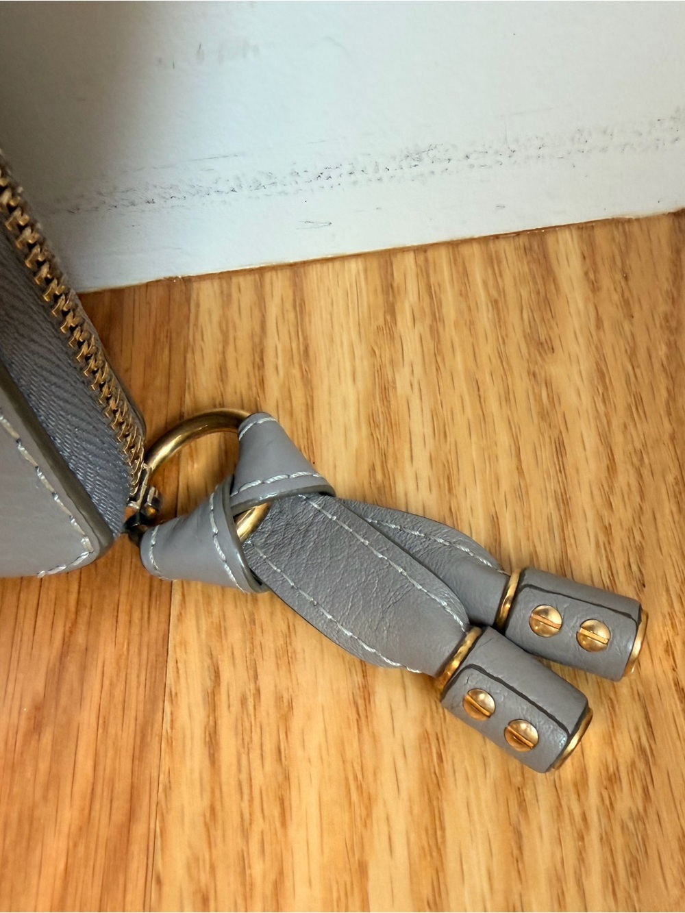 Chloé Marcie Cashmere Gray Pebbled Leather Zip Wallet with Gold Accents - Picture 4 of 11